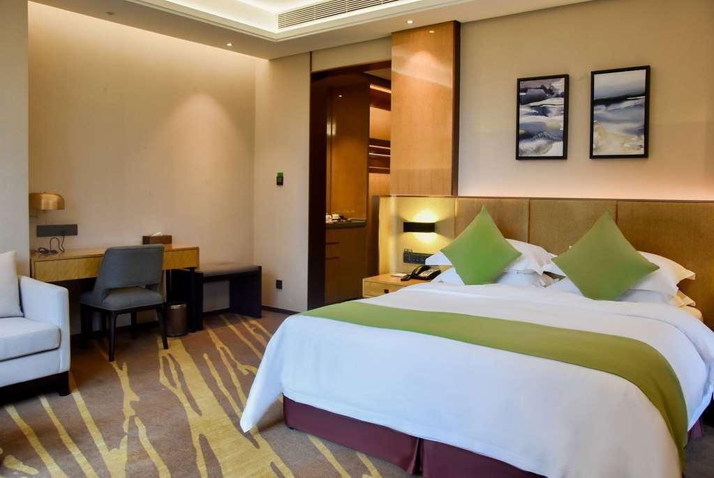 Leshan Ramada Hotel Zimmer foto